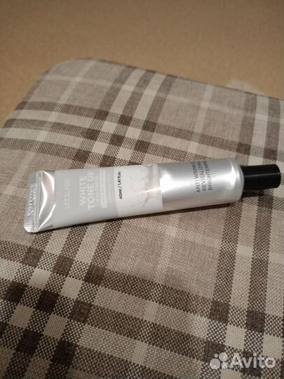 Крем для кожи вокруг глаз отбеливающий