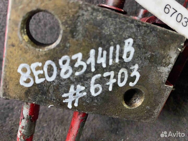 Петля двери Audi A4B7 (8E 2004-2008) 8E0 831 411 B