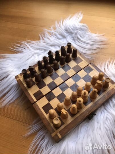 Шахматы дерево, бархат, 15 на 15 см.индия