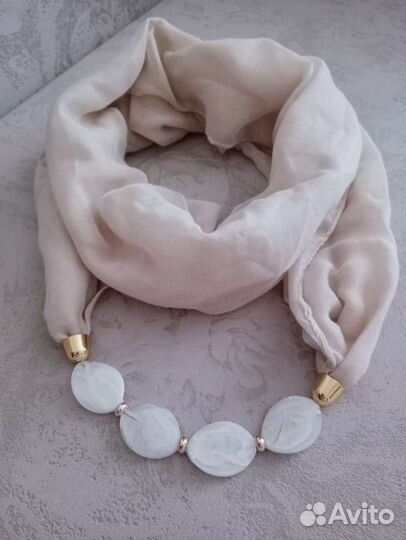 Тоненький новенький шарфик