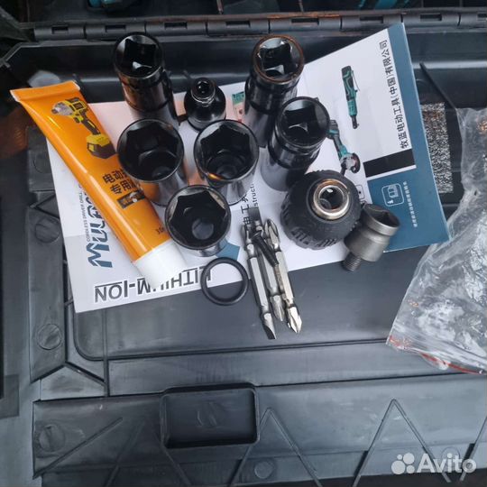 Гайковерт ударный аккумуляторный