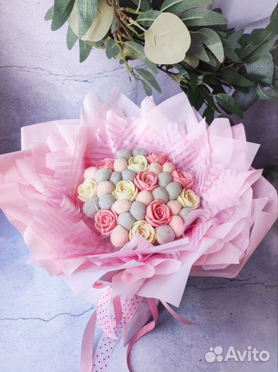 Букет из шоколадных розочек и мармелада