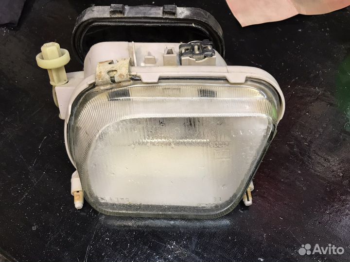 Противотуманная фара Mercedes W210