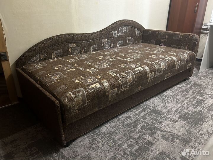 Старый диван