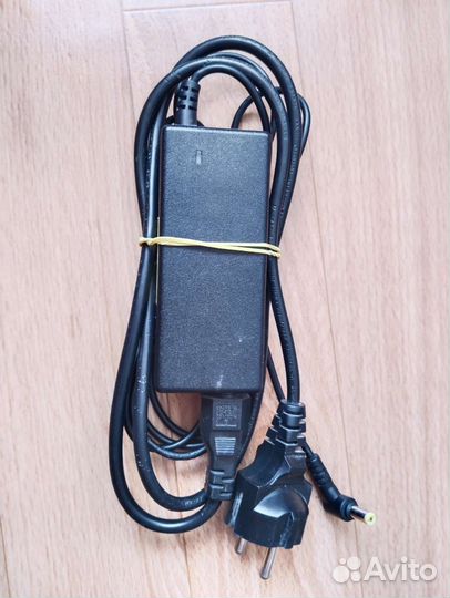 Ноутбук emachines E725