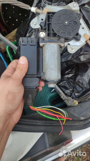 Стеклоподъемник водительский