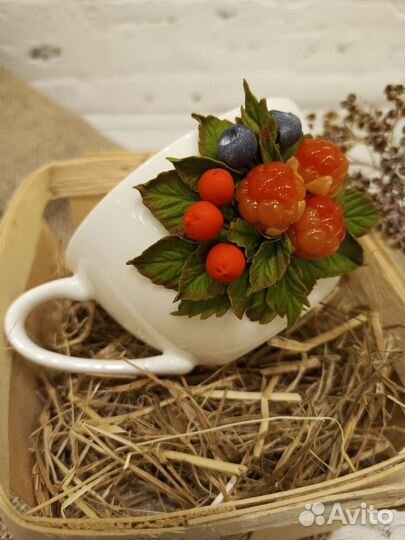 Чашка с морошкой