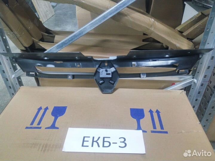 Решетка радиатора Рено Дастер