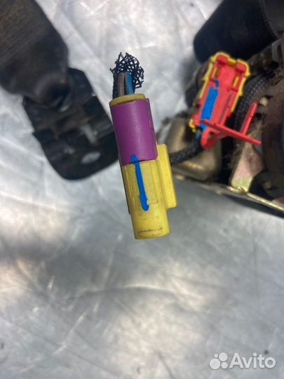 Ремень безопасности с пиропатроном Volkswagen Golf