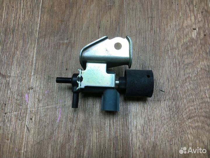 Вакуумный клапан Toyota Isis I рестайлинг (2009—2018)