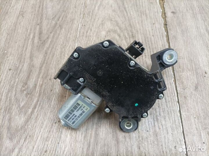 Мотор дворников задний Opel Astra J хетчбэк 5дв