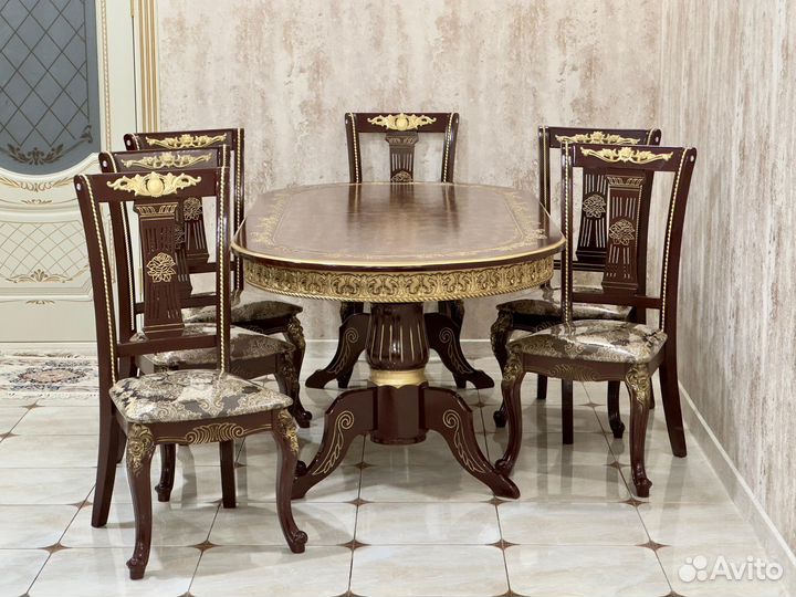 Стол и стулья