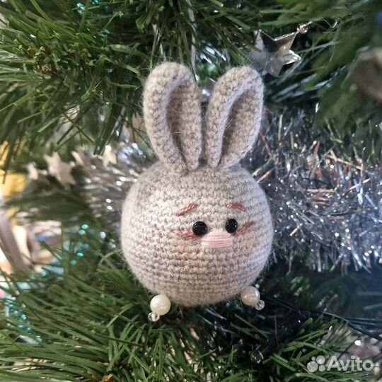 Новогодний шарик - зайка