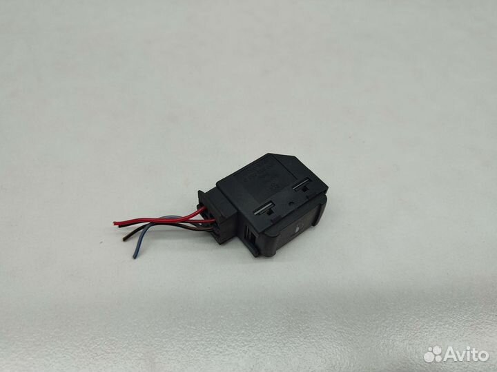 Кнопка стеклоподъемника Volkswagen Golf MK4