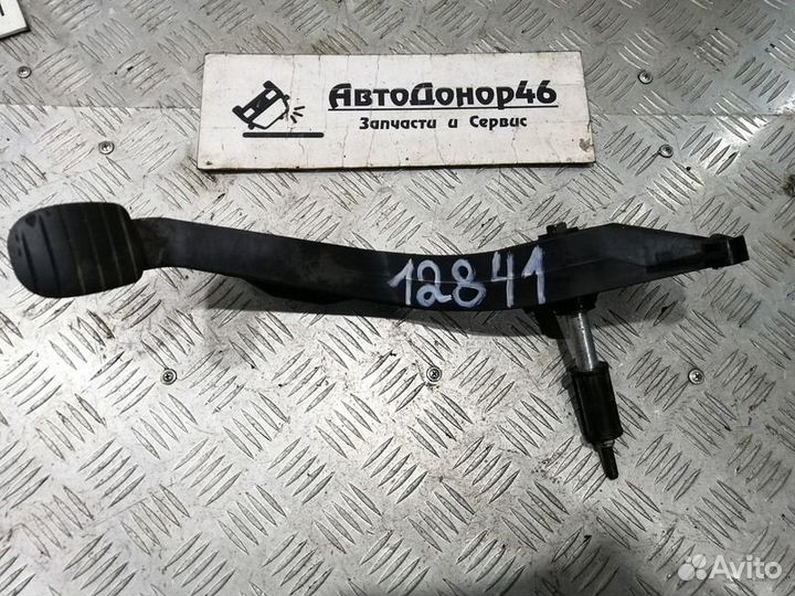 Педаль сцепления Renault Logan 1