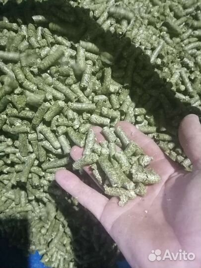 Витаминотравяная мука в гранулах из люцерны