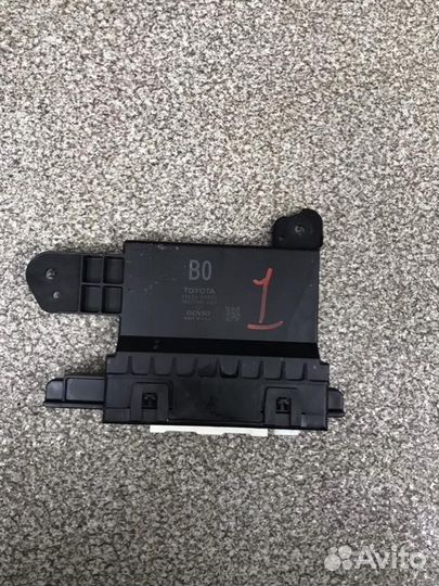 Блок управления климатом Toyota Camry V70 A25A