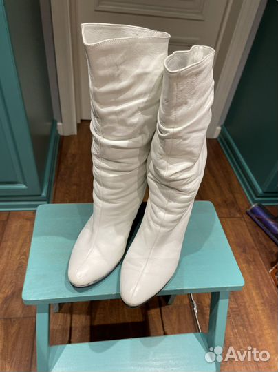 Белые зимние кожаные сапоги на каблуке 38
