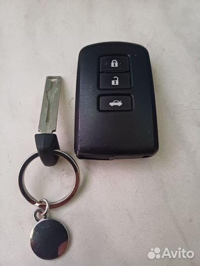 Ключ от toyota camry