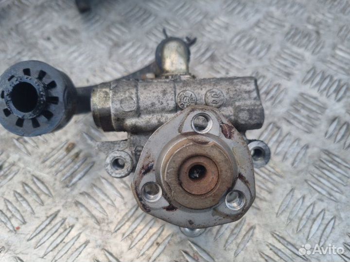 Насос гидроусилителя Volkswagen Golf 4 APE 2000