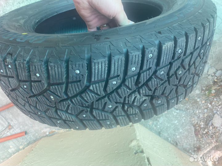 Bridgestone Blizzak Spike-02 SUV 215/65 R16 98