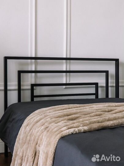 Кровать металлическая полуторная