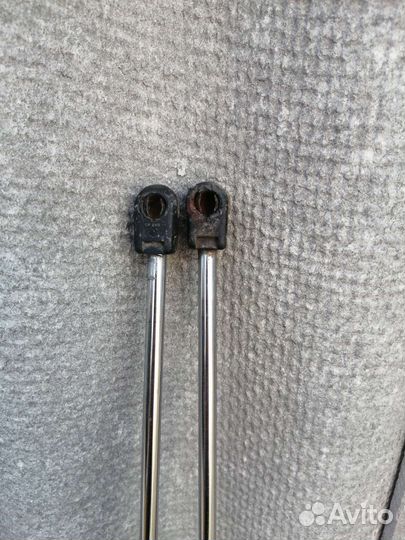 Амортизаторы на капот