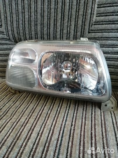Фара передняя паравя, левая