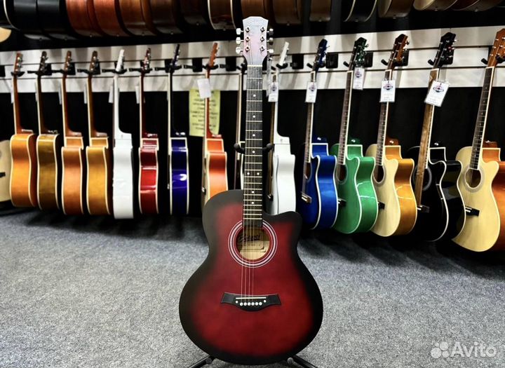 Акустическая гитара Belucci красная