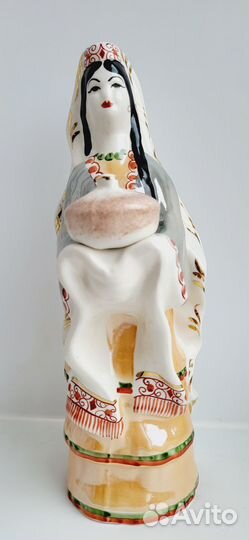 Статуэтка девушка башкирка с караваем, СССР