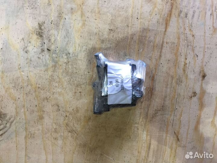 Болт фланец(М16*2*60-мм) на CAT320