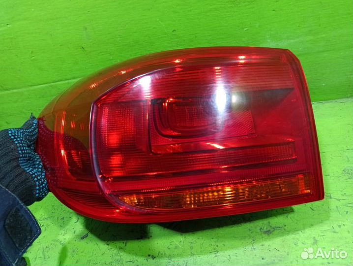 Фонарь задний наружный левый Volkswagen Tiguan