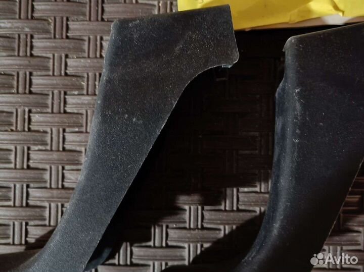 Заглушки направляющих сидения MMC Outlander