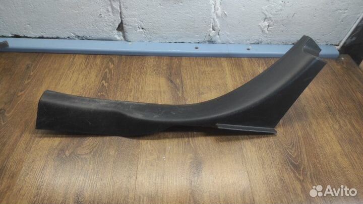 Накладка на порог салона задняя правая Nissan