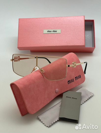 Солнцезащитные очки miu miu