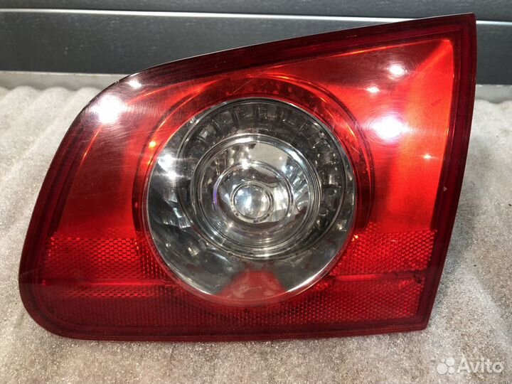 Фонари с крышки багажника на VW Passat B6 авант