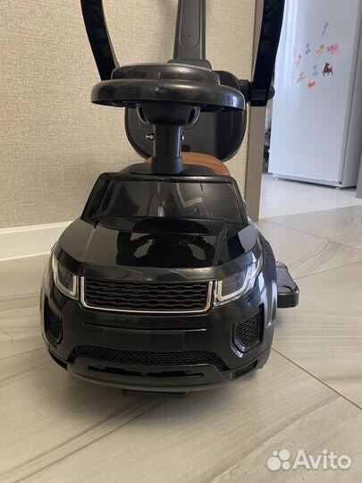 Машинка каталка толокар с ручкой