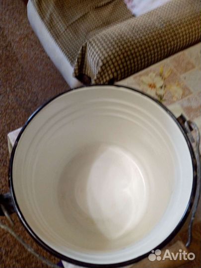 Эмалированное ведро и чашки и кружки СССР