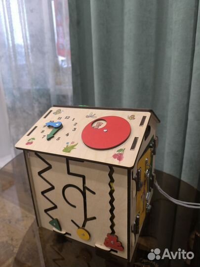 Бизиборд домик