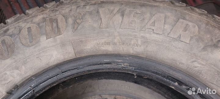 Goodyear UltraGrip Winter 215/65 R16