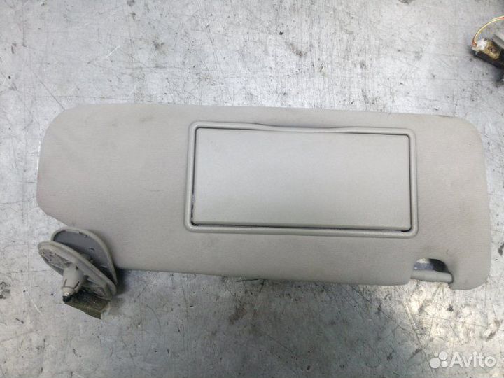 Козырек солнцезащитный передний правый Toyota