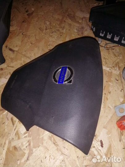 Подушка безопасности руля на Volvo S 40