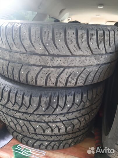 Bridgestone Ice Cruiser 7000S 205/55 R16
