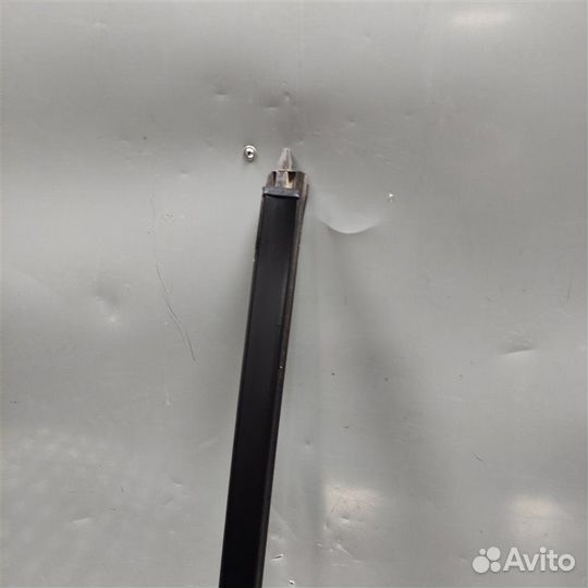 Направляющая стекла задняя правая Renault Sandero