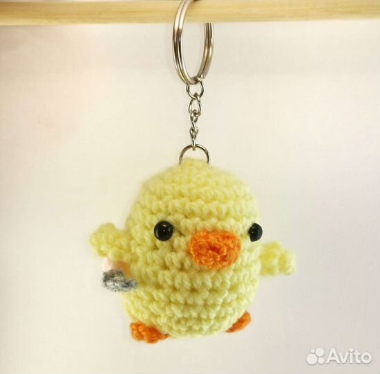 Вязаная игрушка брелок