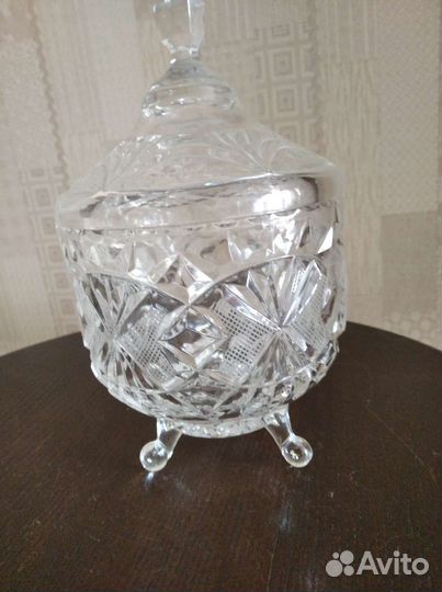 Конфетница хрустальная на ножках
