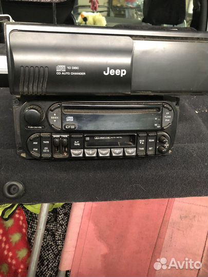 Продам магнитолу с гранд чероки