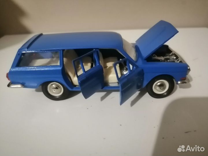 Модель авто Волга Газ 2402 А13 и мотоцикла Иж