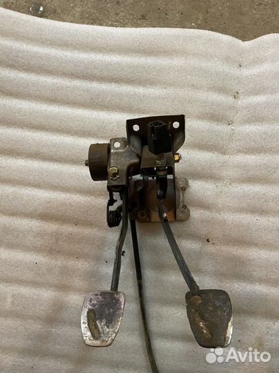 Педальный узел subaru impreza левый руль