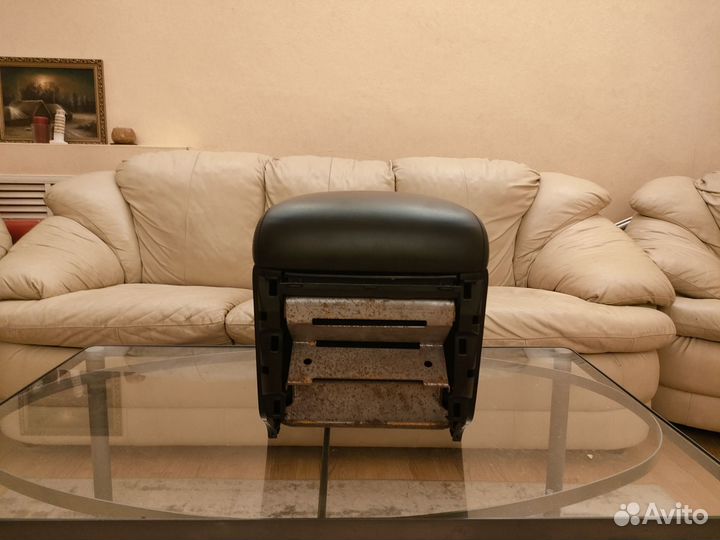 Бардачок между сидений от lnfiniti QX56